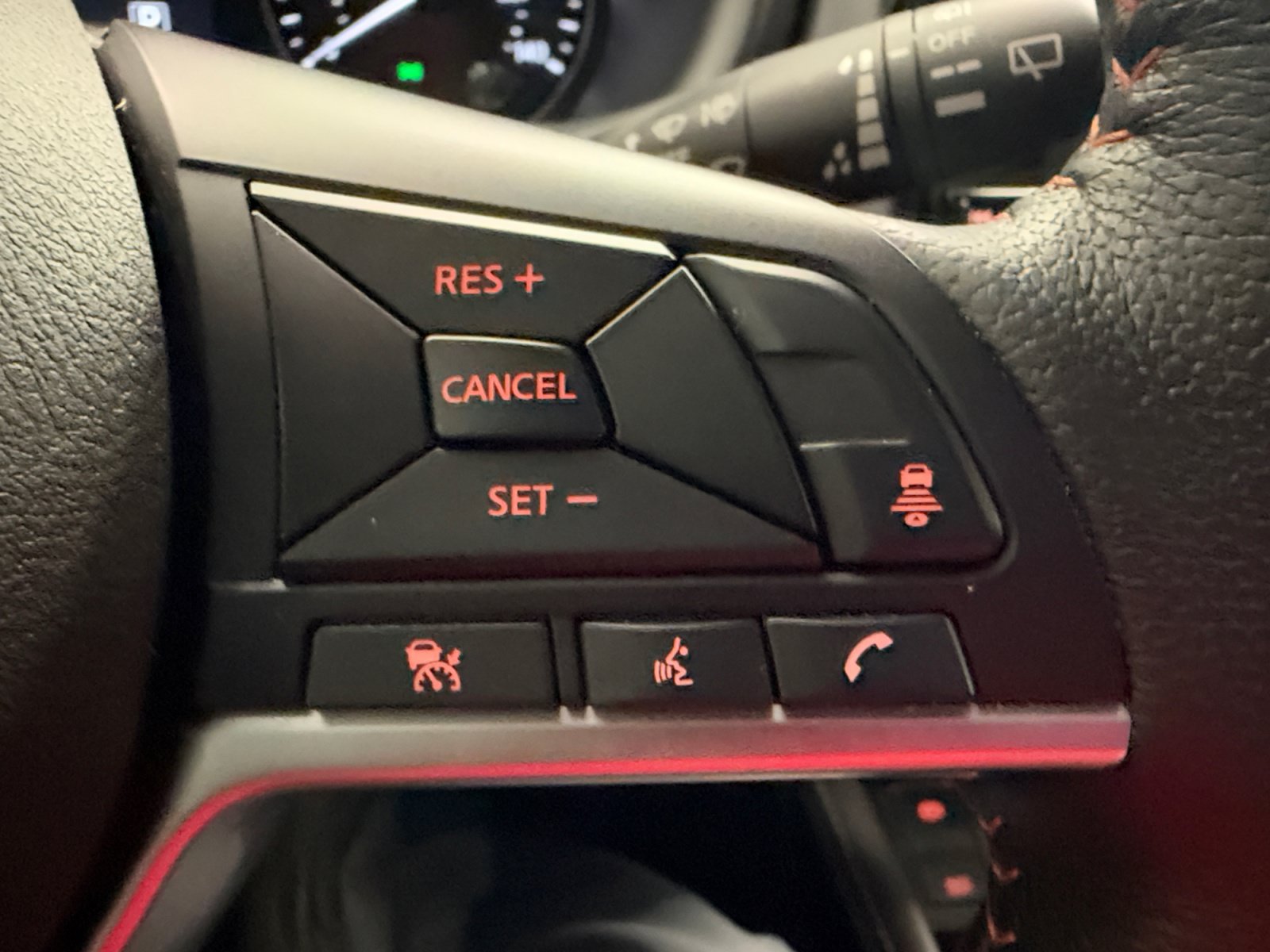 Used 2023 Nissan Kicks SR w/ SR Premium Package FWD image 39