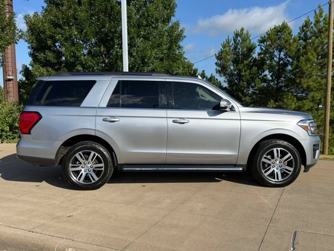 Used 2023 Ford Expedition XLT RWD image 7
