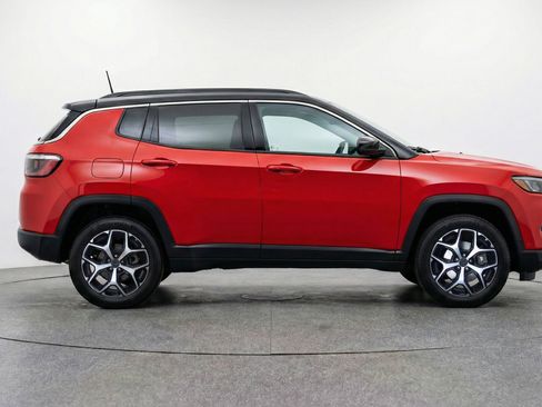 Used 2025 Jeep Compass Limited AWD/4WD image 11