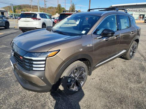 New 2026 Nissan Kicks SR w/ Cold Weather Package image 4