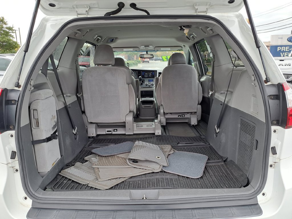 Used 2016 Toyota Sienna LE FWD image 15