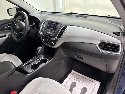 Used 2022 Chevrolet Equinox LS image 9