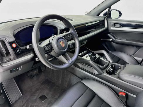 Certified 2026 Porsche Cayenne AWD/4WD image 4