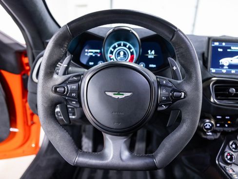 Used 2020 Aston Martin V8 Vantage Coupe image 37
