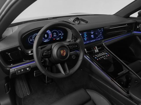 Certified 2025 Porsche Panamera 4 image 4