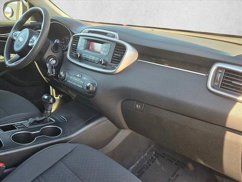 Used 2017 Kia Sorento L image 20