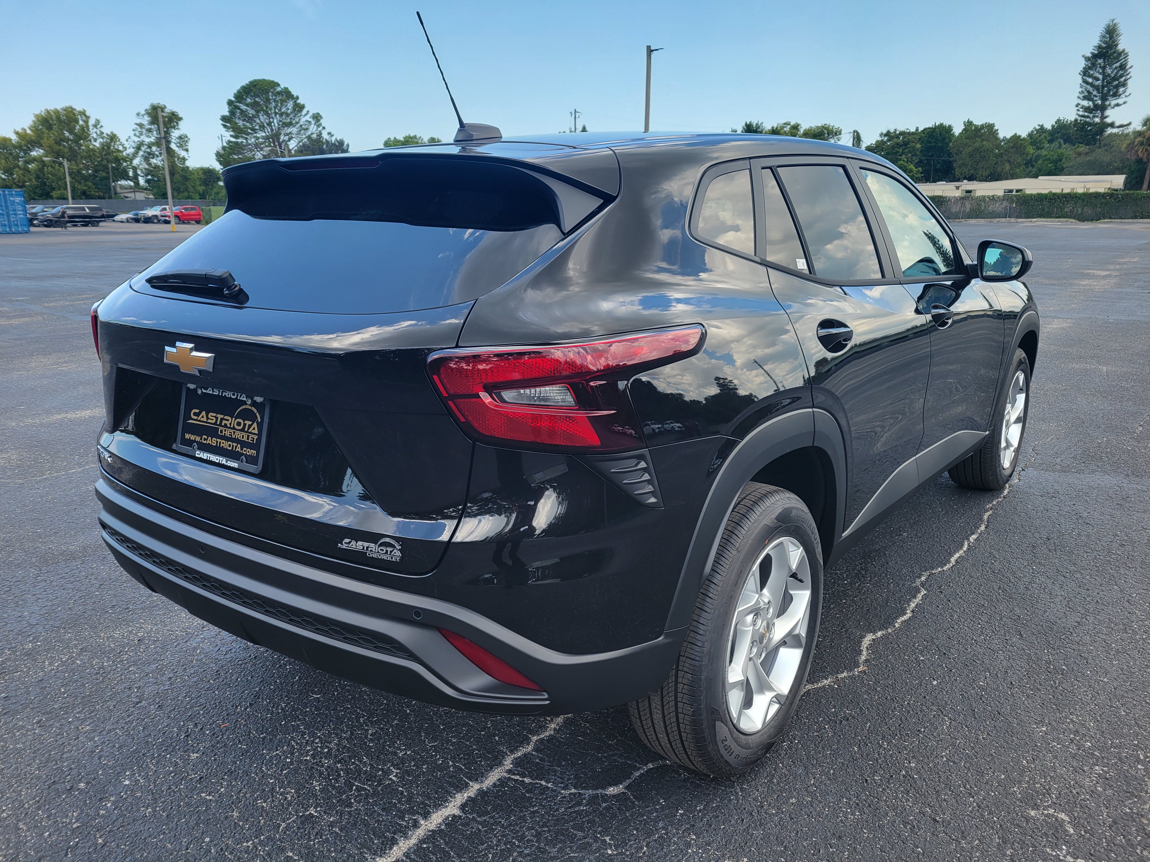 New 2026 Chevrolet Trax LS w/ LS Convenience Package FWD image 5