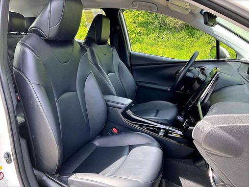 Certified 2021 Toyota Prius Prime XLE w/ Carpet Mat Package (TMS) FWD image 11