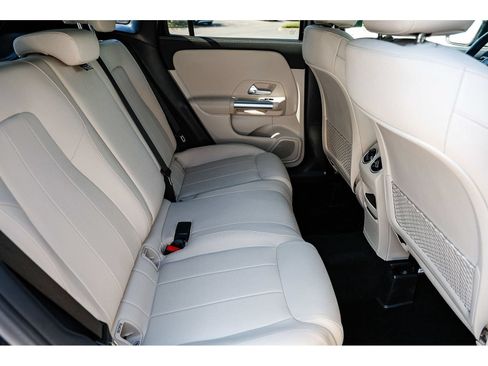 Used 2025 Mercedes-Benz GLA 250 image 18