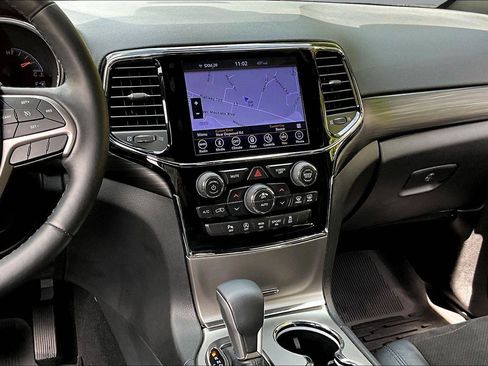 Used 2019 Jeep Grand Cherokee Altitude AWD/4WD image 16