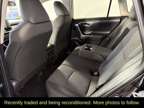 Used 2021 Toyota RAV4 XLE AWD/4WD image 14