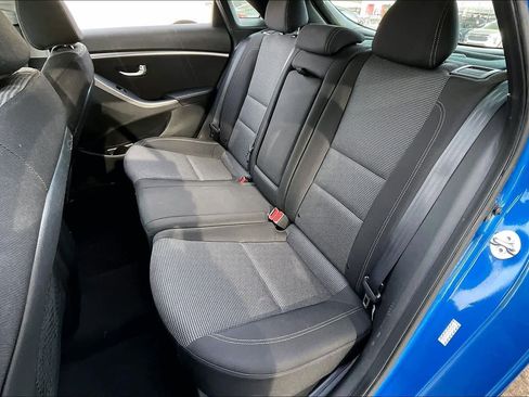 Used 2017 Hyundai Elantra GT image 17