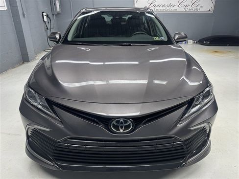 Used 2021 Toyota Camry LE image 10
