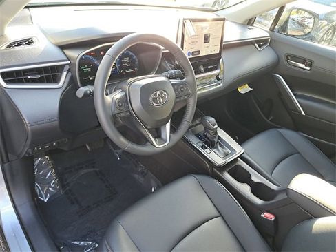 Used 2026 Toyota Corolla Cross XLE image 16