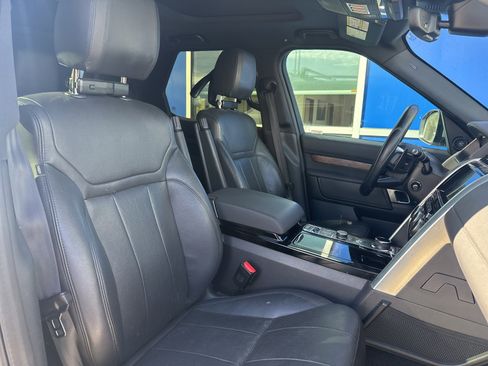 Used 2019 Land Rover Discovery HSE image 15