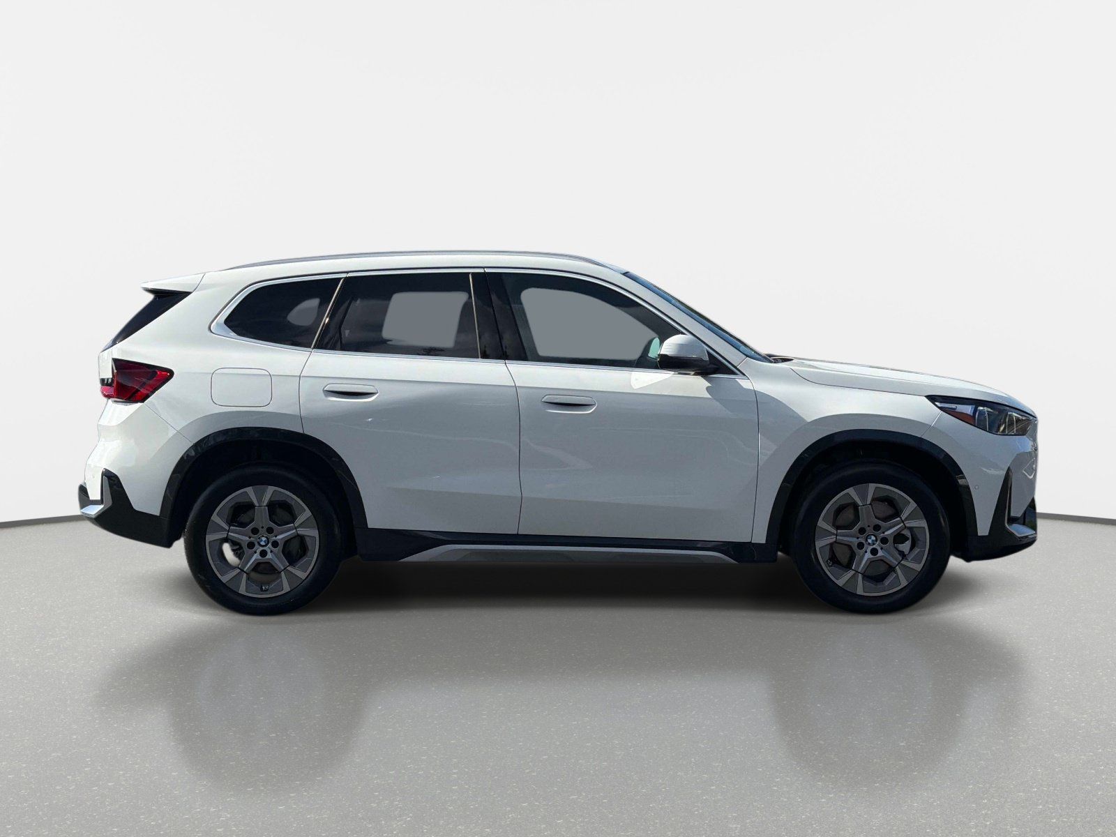Used 2026 BMW X1 xDrive28i AWD/4WD image 2