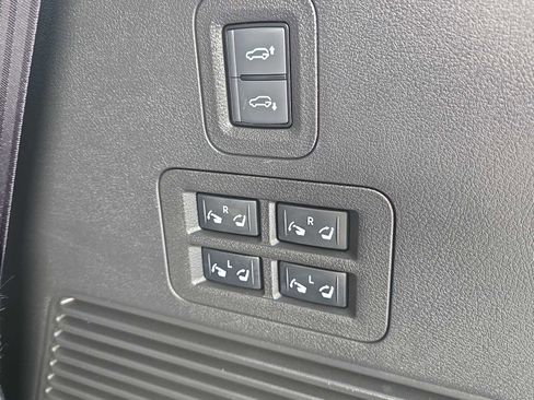 Certified 2025 INFINITI QX80 Sensory image 30