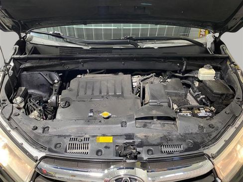 Used 2015 Toyota Highlander XLE image 27