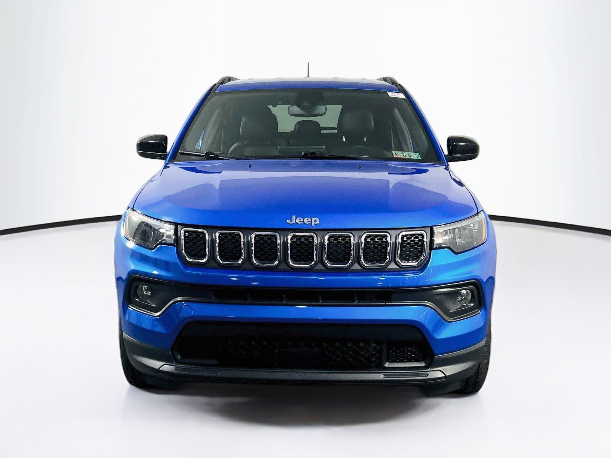 Used 2023 Jeep Compass Latitude AWD/4WD image 2