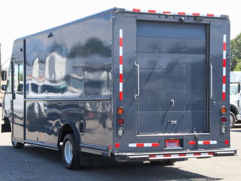 Used 2019 Ford E-450 and Econoline 450 Super Duty RWD image 7