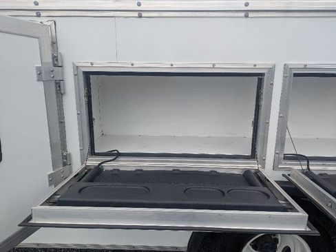 Used 2025 Ford E-450 and Econoline 450 Super Duty w/ Power Equipment Group image 19