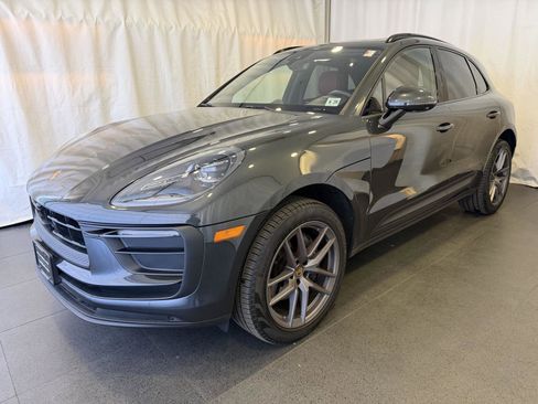 Certified 2025 Porsche Macan image 1