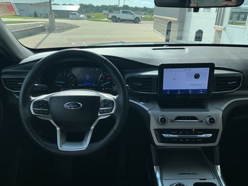 Used 2023 Ford Explorer XLT w/ Equipment Group 202A AWD/4WD image 12