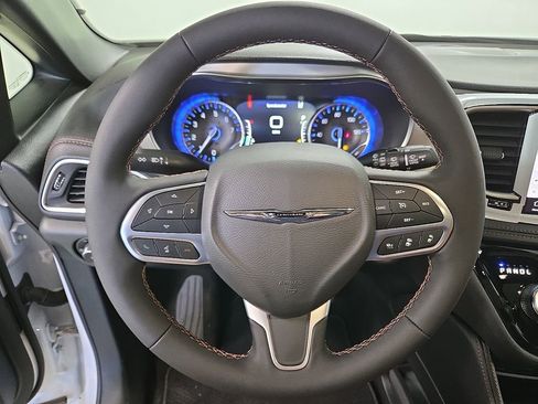 New 2026 Chrysler Pacifica Pinnacle image 19