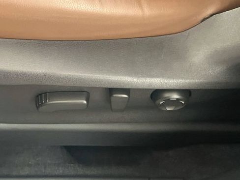 Used 2024 Subaru Ascent Touring AWD/4WD image 17