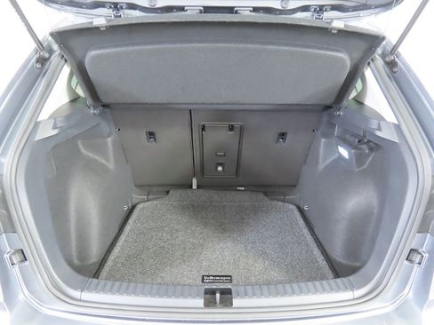 Used 2025 Volkswagen Taos SE w/ Panoramic Sunroof Package FWD image 28