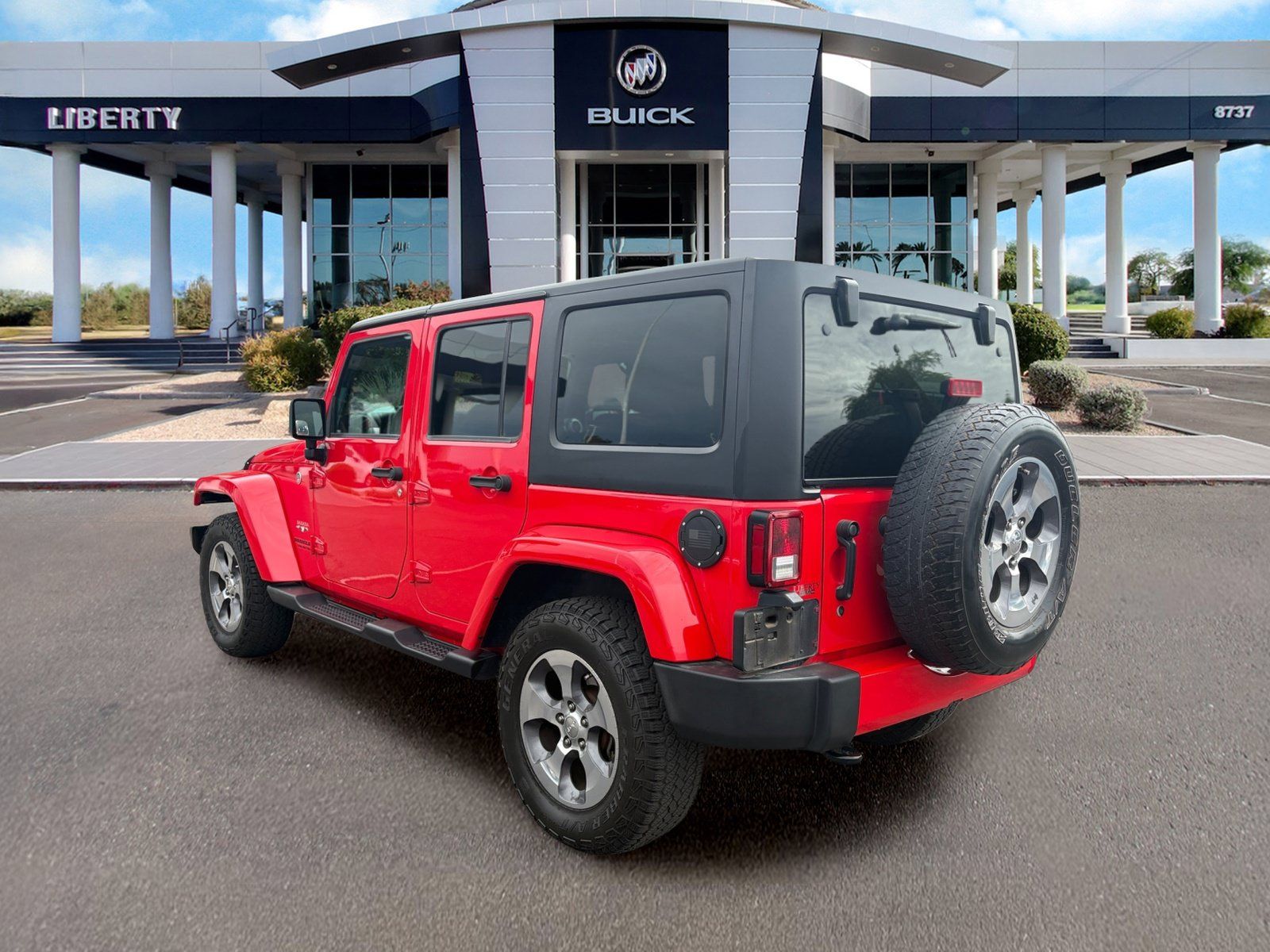 Used 2017 Jeep Wrangler Unlimited Sahara w/ Connectivity Group AWD/4WD image 3