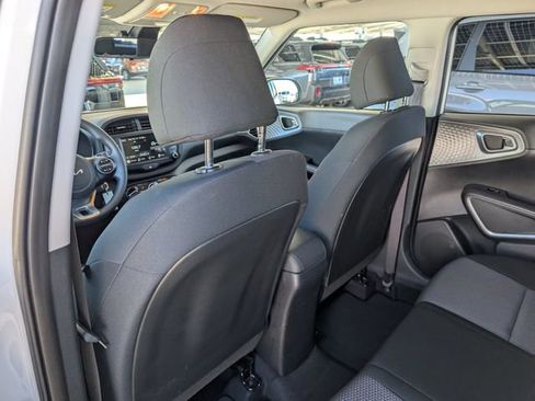 Used 2023 Kia Soul LX image 24