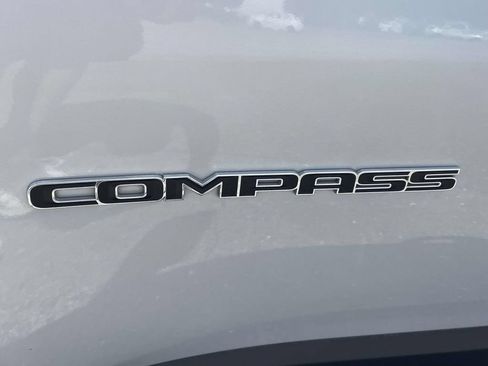 Used 2025 Jeep Compass Limited AWD/4WD image 8