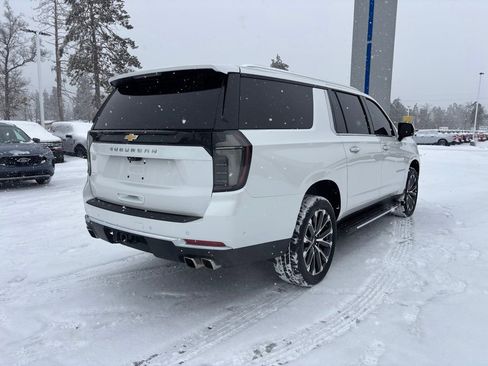 Used 2025 Chevrolet Suburban High Country image 3