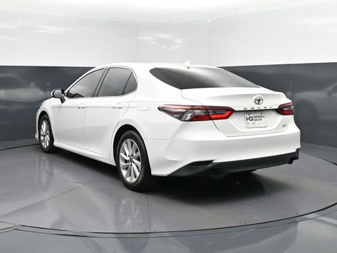 Used 2022 Toyota Camry LE image 5