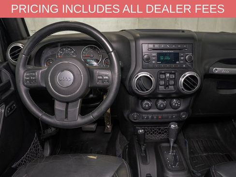 Used 2015 Jeep Wrangler Unlimited Sahara w/ Connectivity Group AWD/4WD image 6