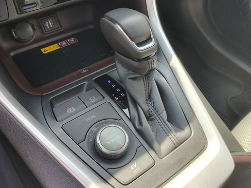 Used 2025 Toyota RAV4 Limited w/ Advanced Technology Package AWD/4WD image 24