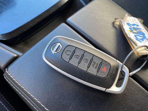 Used 2025 Nissan Rogue SV image 27