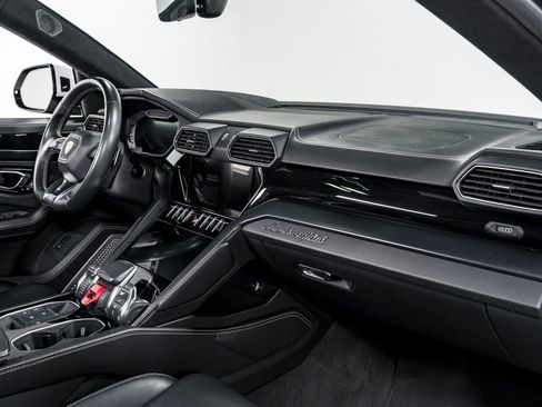 Used 2021 Lamborghini Urus image 40