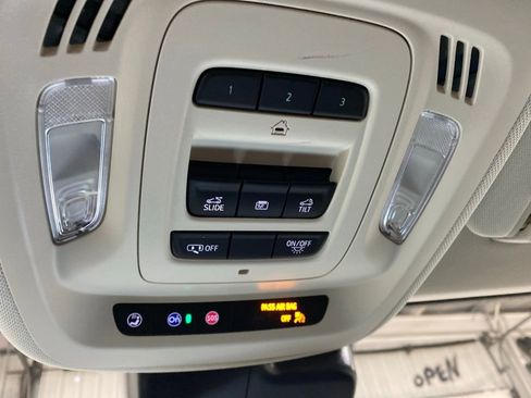 Used 2023 Buick Envision Avenir AWD/4WD image 41