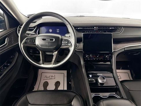 Used 2023 Jeep Grand Cherokee Limited image 22