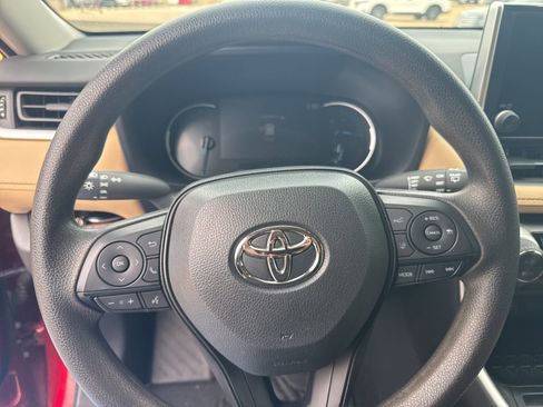 Used 2025 Toyota RAV4 LE AWD/4WD image 14