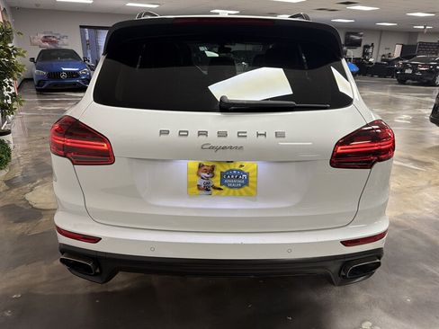 Used 2017 Porsche Cayenne Platinum Edition w/ Premium Package (PJV) AWD/4WD image 9