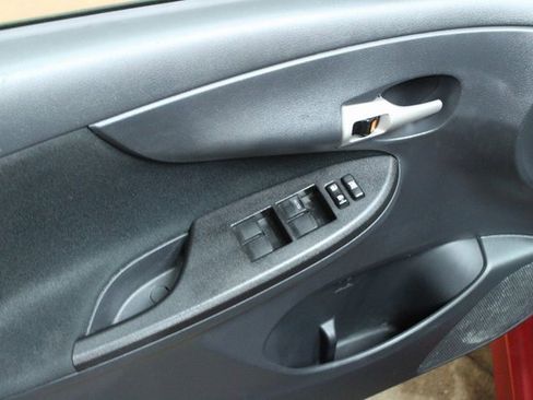 Used 2010 Toyota Corolla S image 11