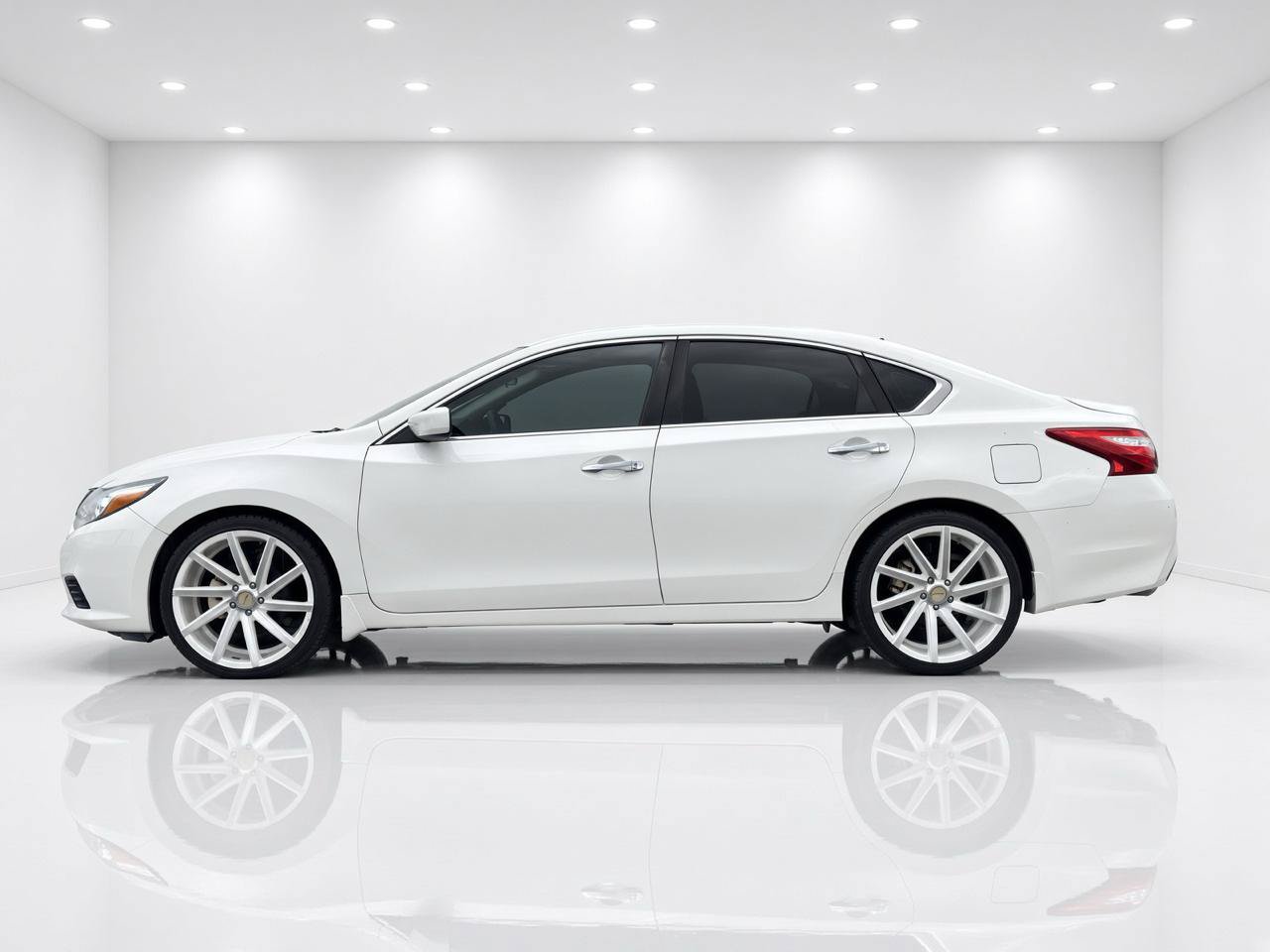 Used 2016 Nissan Altima 2.5 S w/ Power Driver Seat Package FWD image 2