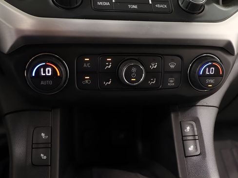 Used 2019 GMC Acadia SLT w/ LPO, Floor Liner Package AWD/4WD image 11