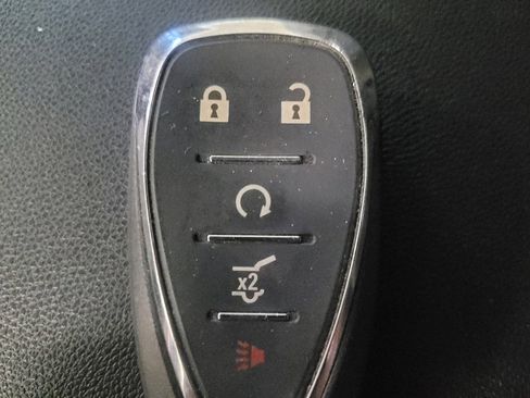 Used 2020 Chevrolet Equinox LT w/ Driver Convenience Package FWD image 32