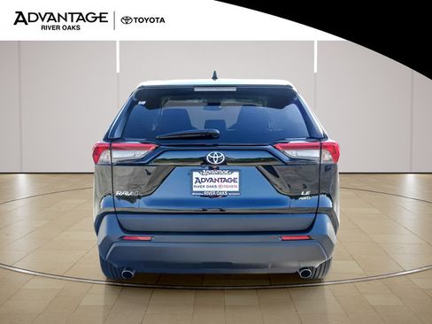 Used 2025 Toyota RAV4 LE AWD/4WD image 7