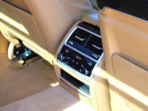 Used 2018 BMW 740i image 21