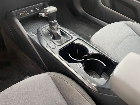 Used 2025 Kia K4 LXS image 40